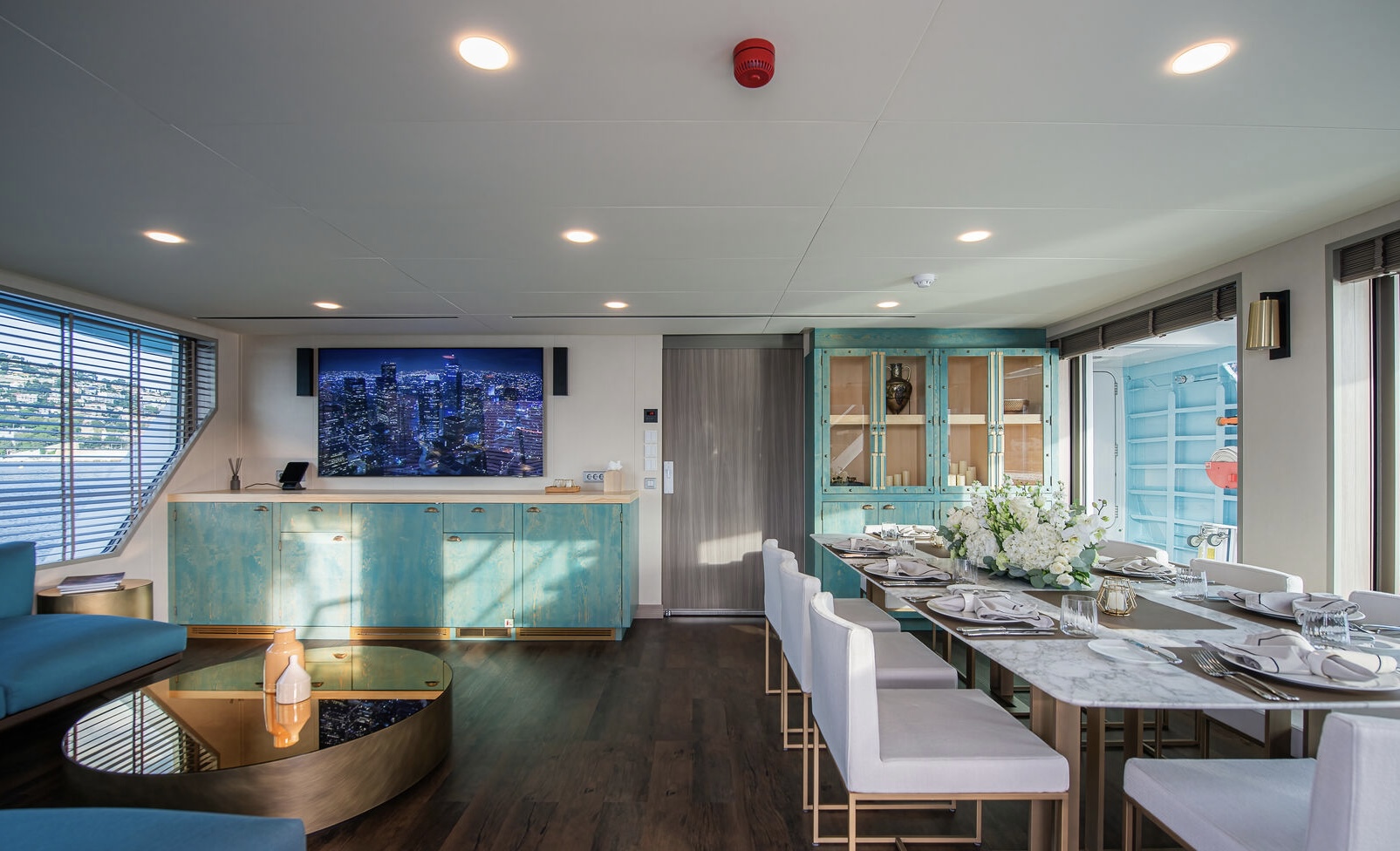 M/Y Five Oceans salon and dining area