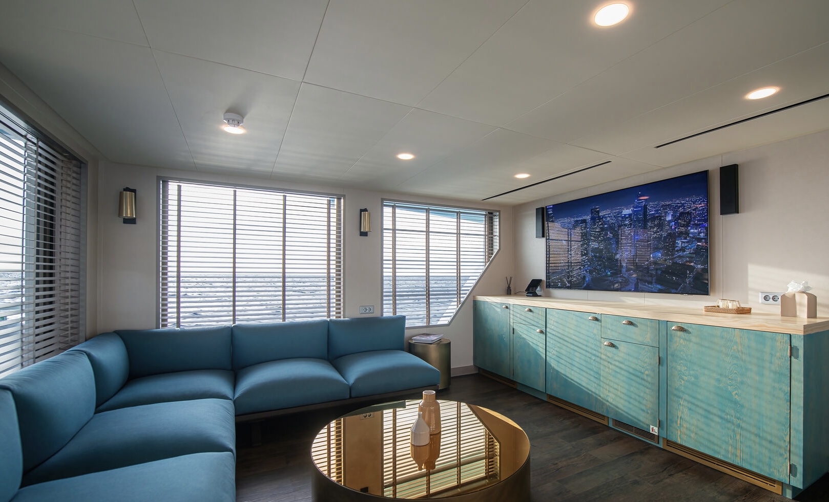 M/Y Five Oceans salon